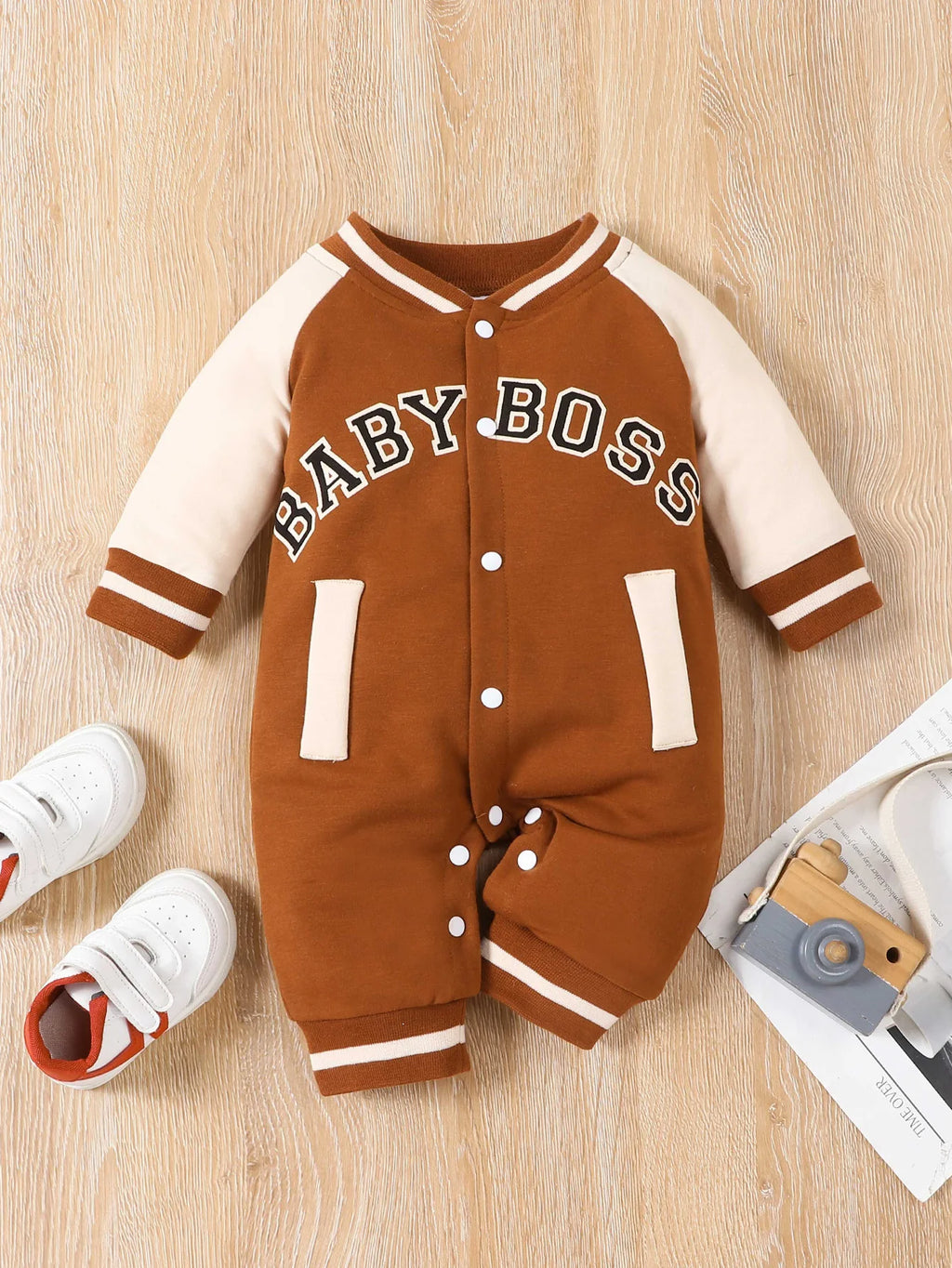 Fashionable letter printed black long sleeved round neck baby boy jumpsuit