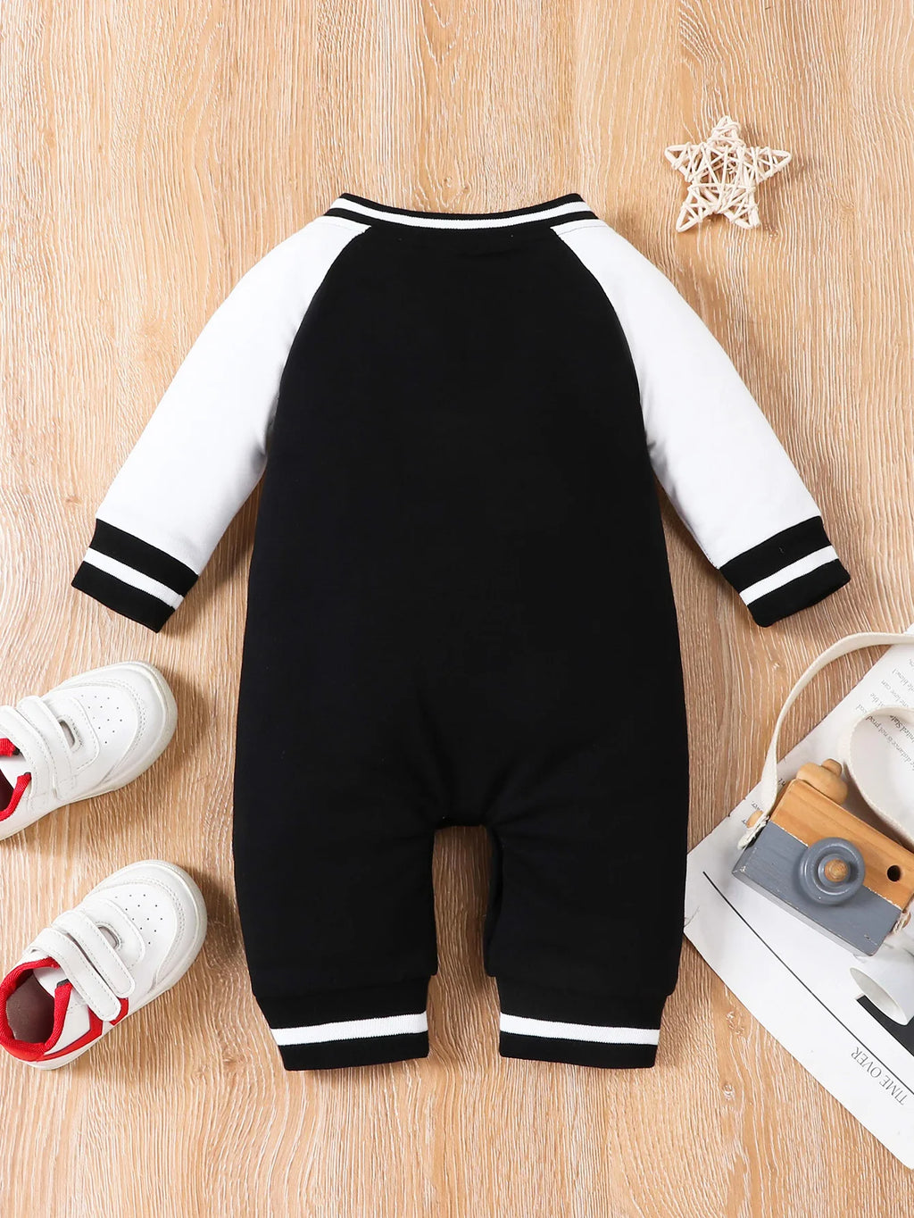 Fashionable letter printed black long sleeved round neck baby boy jumpsuit